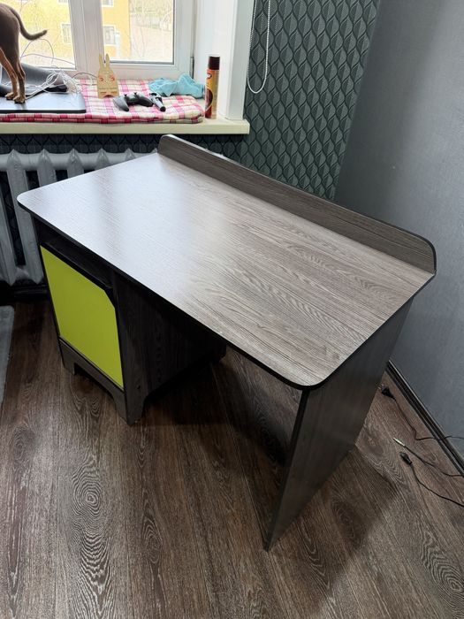 Письменный стол