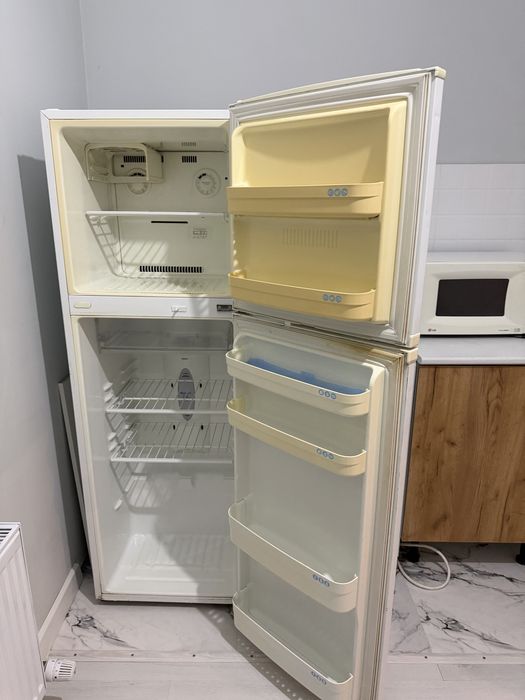 Продам Холодильник LG