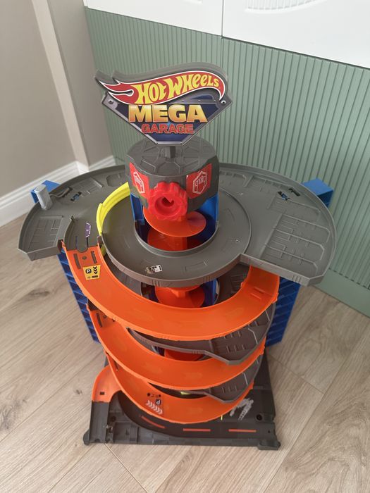 Hot Wheels GTT95 Сити Мега Гараж