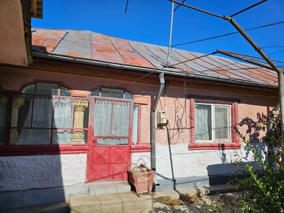 Casă de vânzare Titu(Salcuta) - 3 camere, teren 920 mp