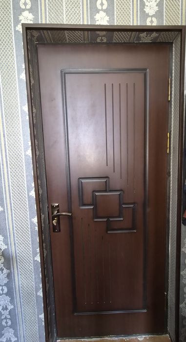 Продается  двери