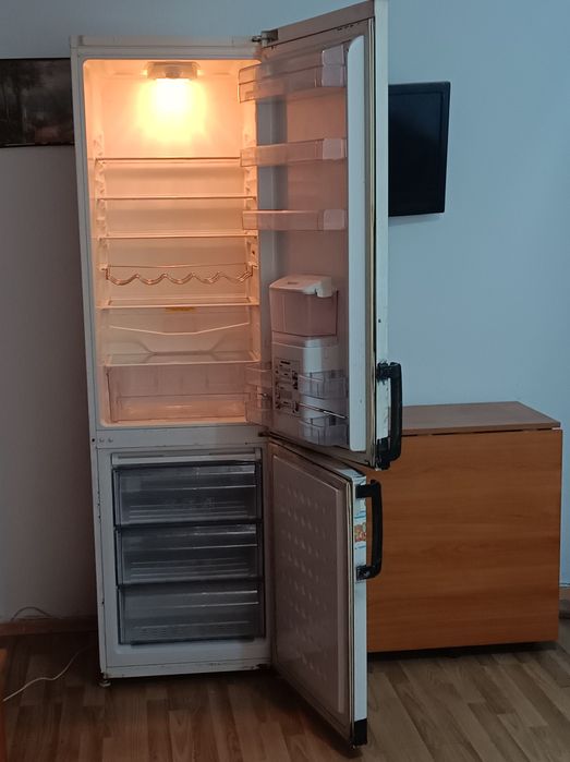 Vând frigider Beko DEFECT pentru piese sau reparații