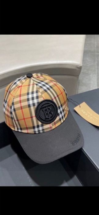 Șapcă Burberry, model 2026, 8 modele