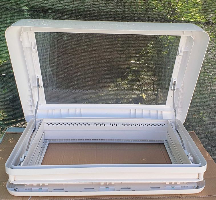 Dometic Midi Heki 50x70,  trapa cu manivela    , import Germania