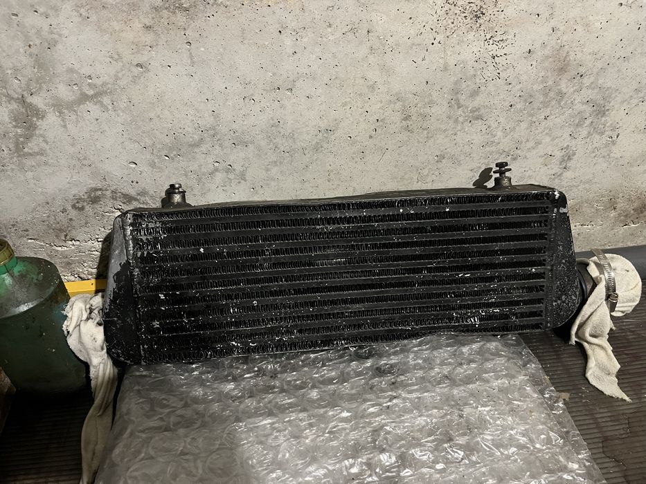 Интеркулер 550х180х65 с турбо пътища