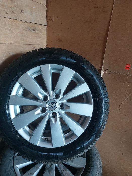 Продам шины зимние комплект диском.