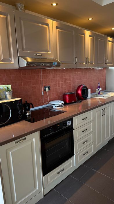 Închiriez Apartament de Lux • 3 Cam • pe malul mării • Terasă