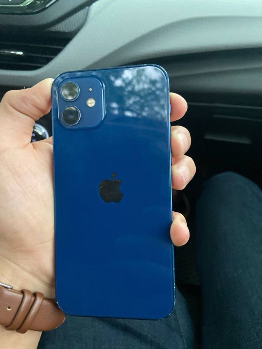 iPhone 12.