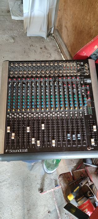 Mixer Soundcraft Spirit M12 - Un tanc analogic, sunet de studio