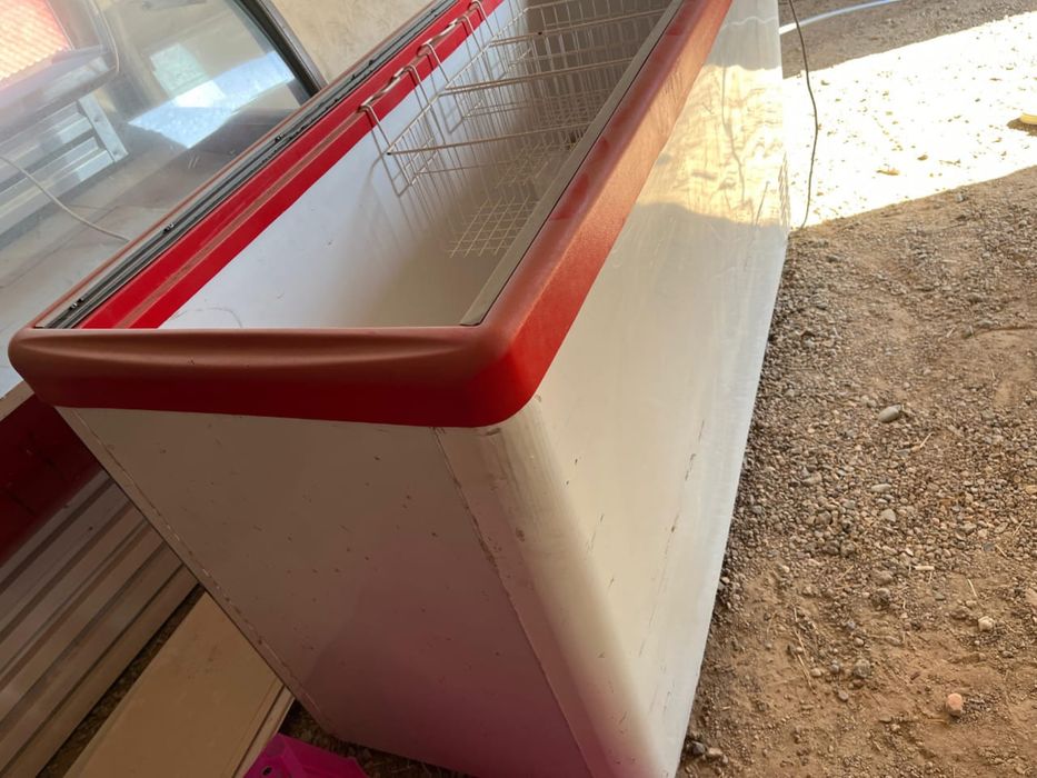 Витрина холодильник морозильник