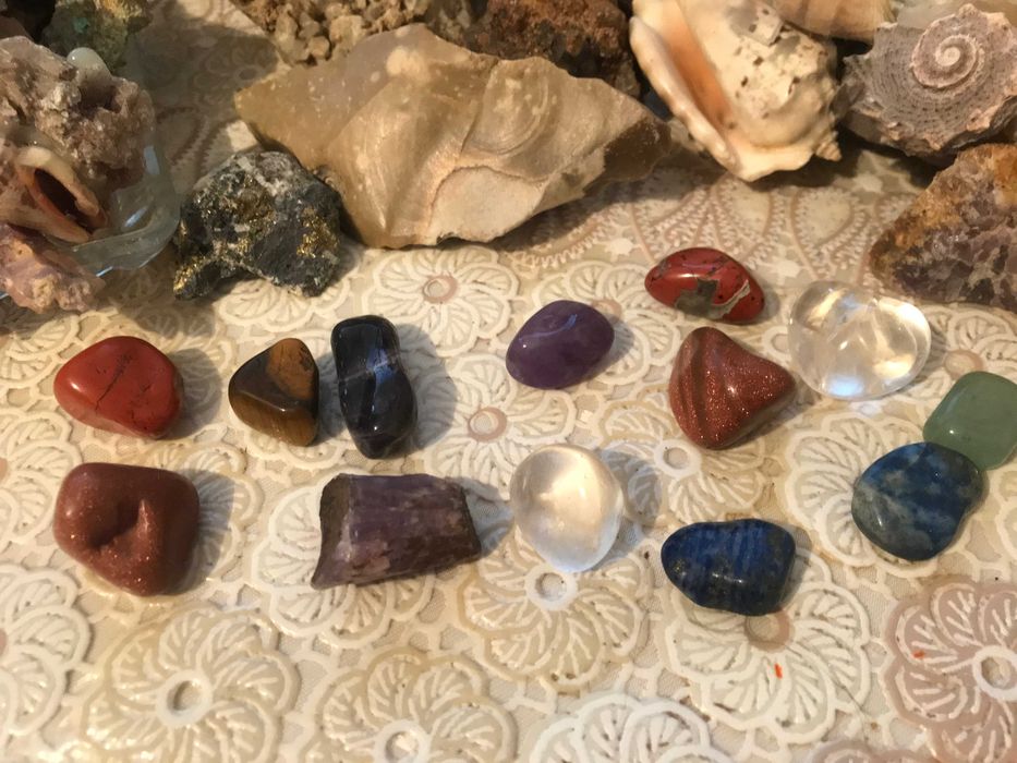 Продавам лот минерали-различни