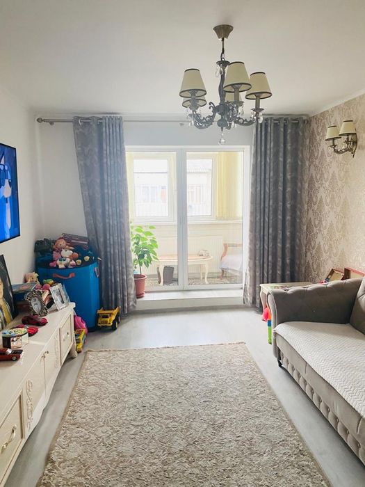 Vand apartament 3 camere decomandat