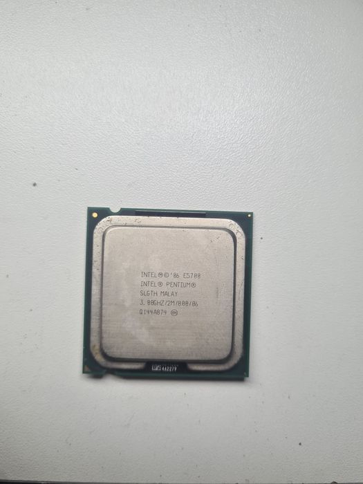 Intel pentium e5700 /  3.00Ghz 2M/800/06