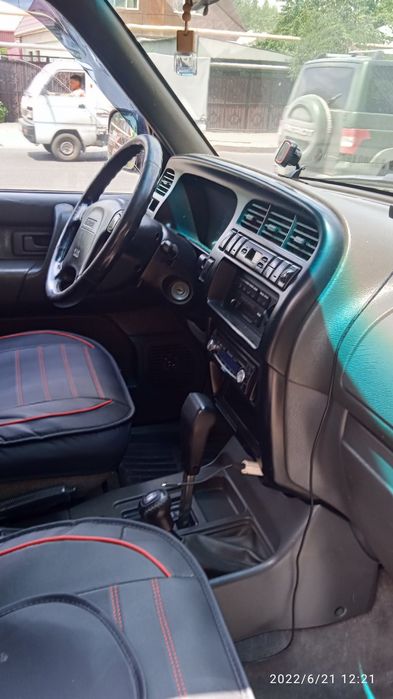 Автомобиль Isuzu trooper