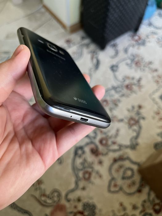 Продаю Samsung galaxy j1 2016