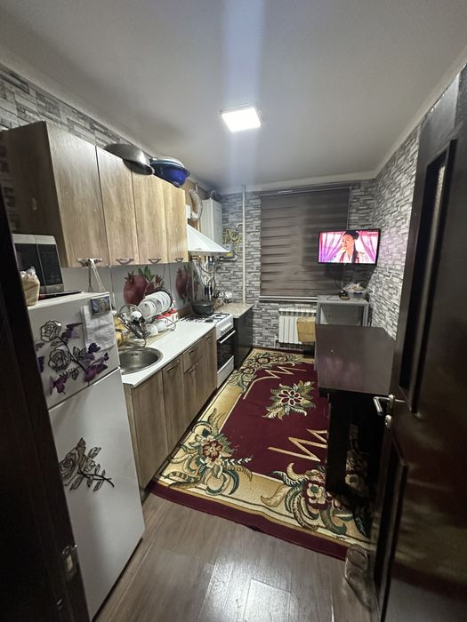 Yashnabod Rayon Olmos maxalla 3/2/5  kvartira srochno sotiladi