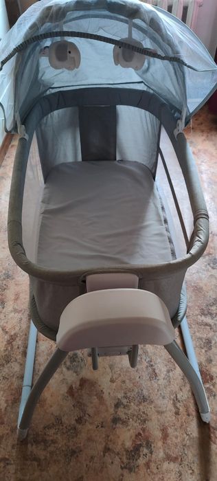 Манеж  люлька электрическая .