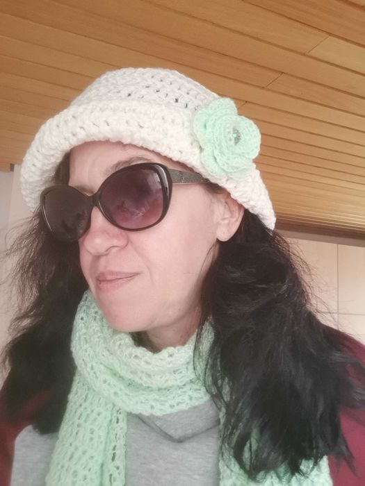 Красив комплект шал и шапка