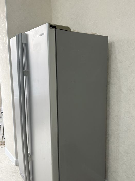 Продам большой холодильник samsung