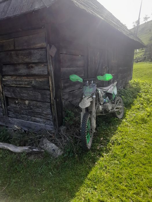 Vând cross 125 defect sau fac schimb cu masină de câmp