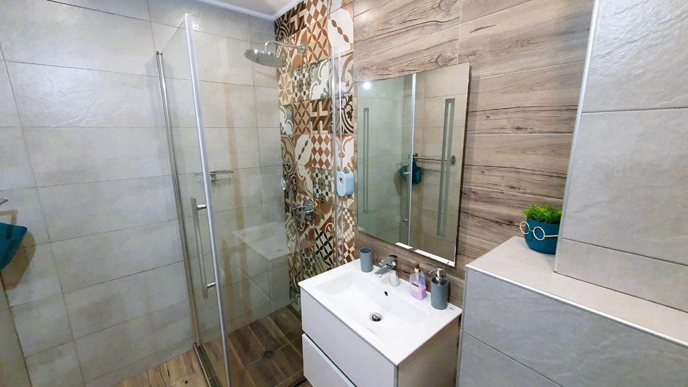 Дава се под наем Тристаен апартамент в Варна, Център - 90 кв.м за 1600 € - Снимка #9