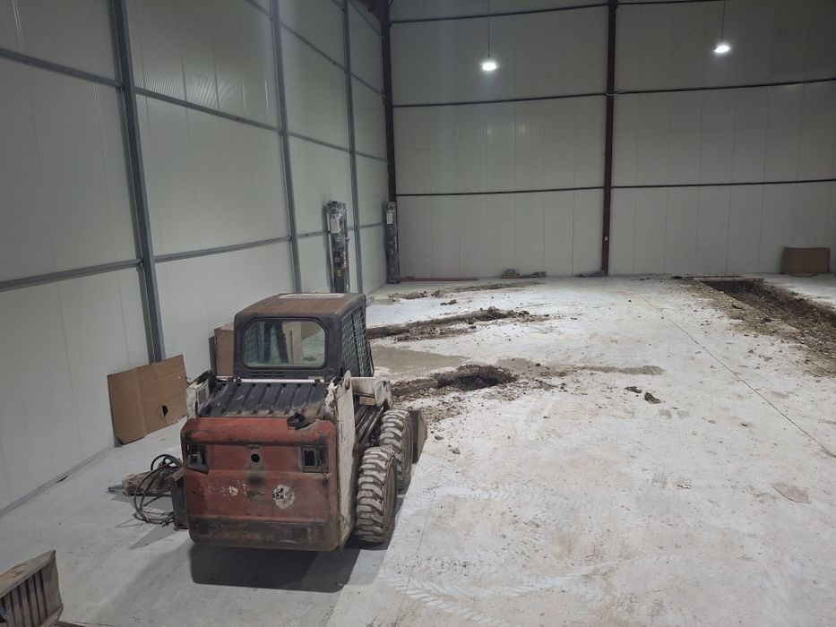 Inchiriez bobcat miniexcavator și basculanta 3.5t cilindru compactor