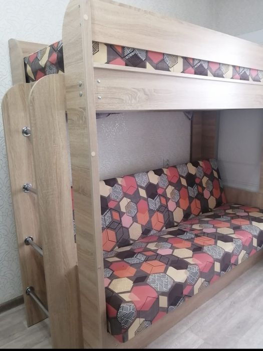 Продам двухъярусную  кровать