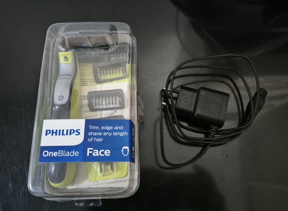 Philips OneBlade Face + 4 piepteni + lamă nouă sigilată + încărcător