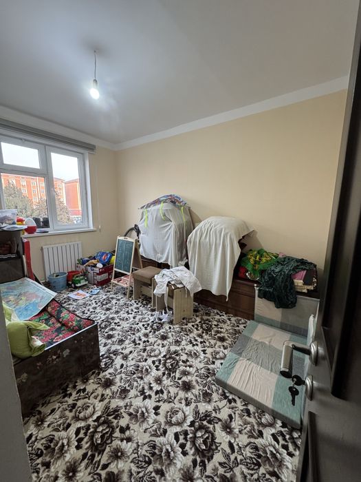 Ассалому алекум Пакана 2 этажда 3 хонали квартира сотилади