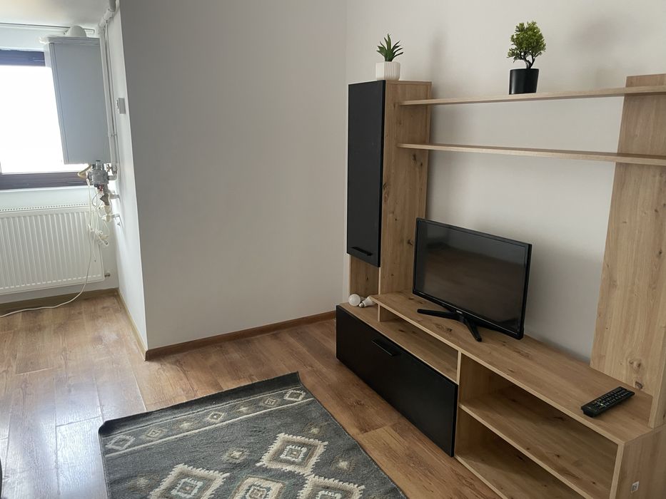 Inchiriez apartament cu o camera centru  regim hotelier