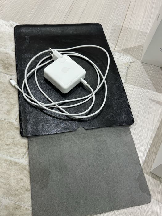 Macbook Pro Silver 13-inch, 2019, 128gb, touch bar