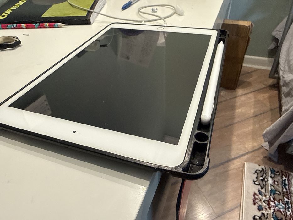 Ipad 8 поколения 2 штуки (золотой)