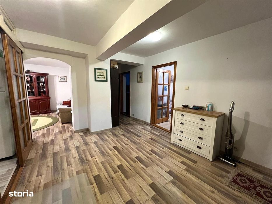 Ap 4 camere l 2 bai l 2 balcoane l Etaj 3 din 4