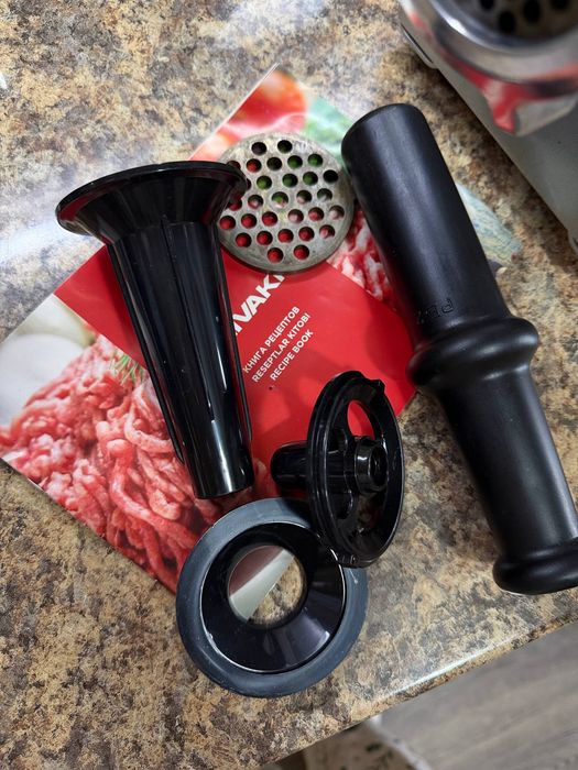 Мясорубка электрическая Shivaki 1800W