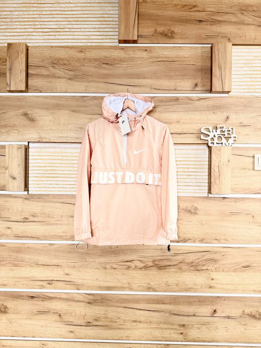 Разкошна много свежа пролетна ежедневна ветровка