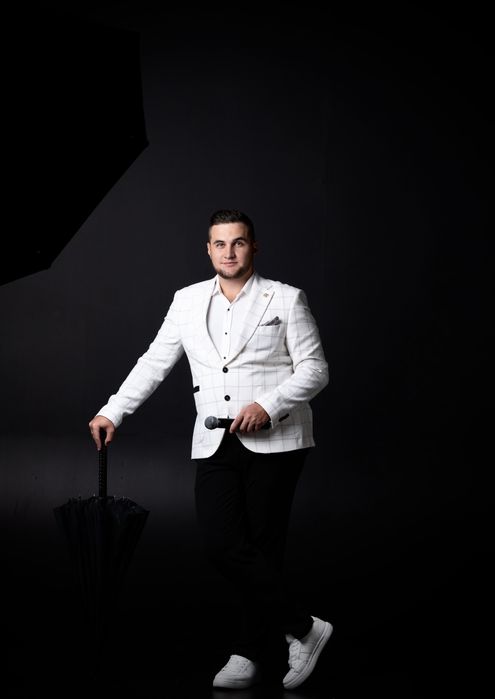 Ведущий Юрий Gagarin