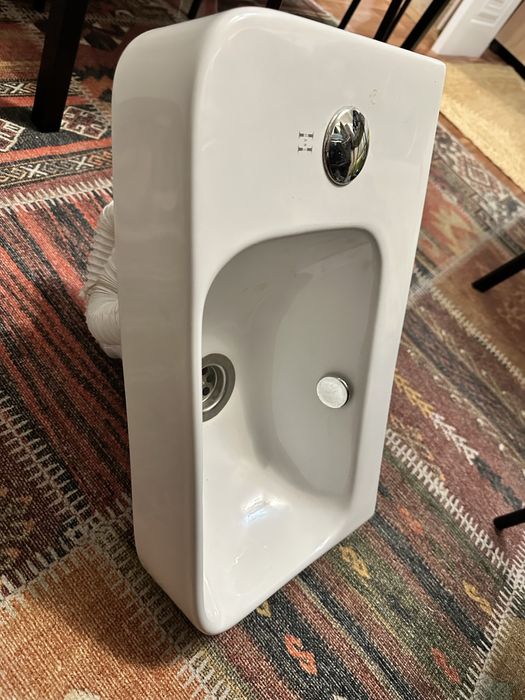 Раковина новая небольшая