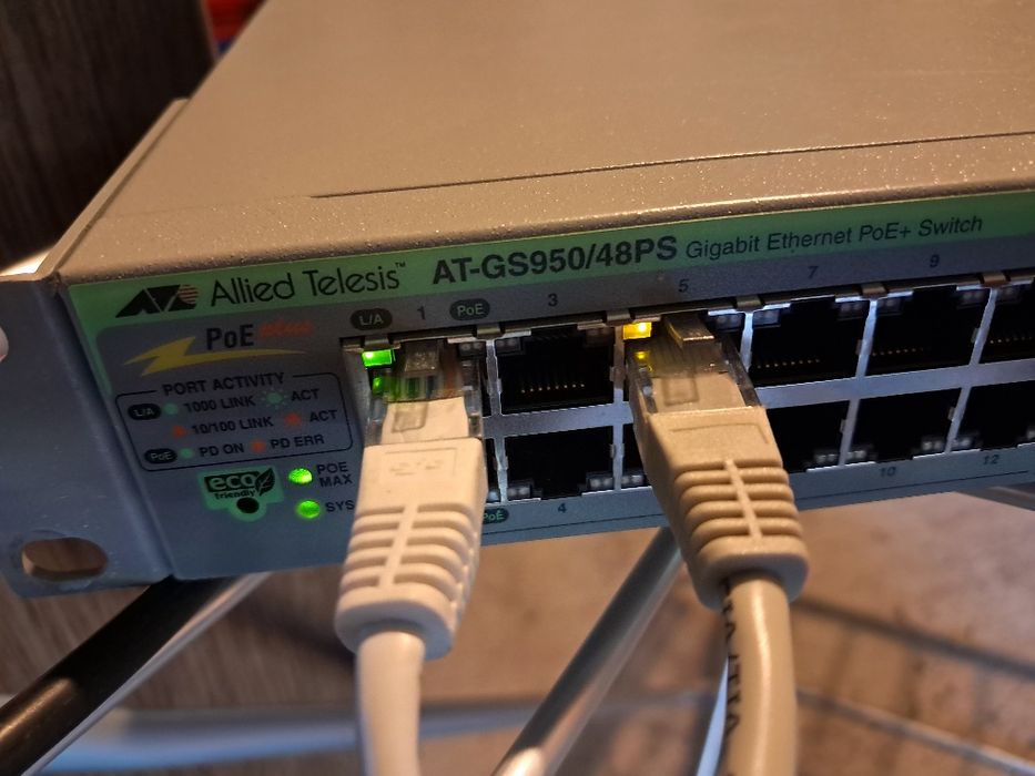 Switch 48 porturi Allied Telesis