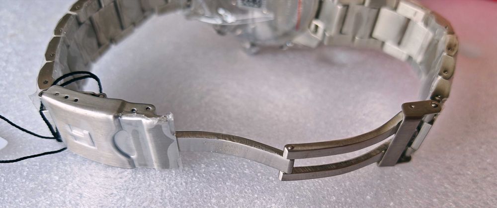 TISSOT SUPERSPORT CHRONO чисто нов оригинален с кутия мъжки часовник