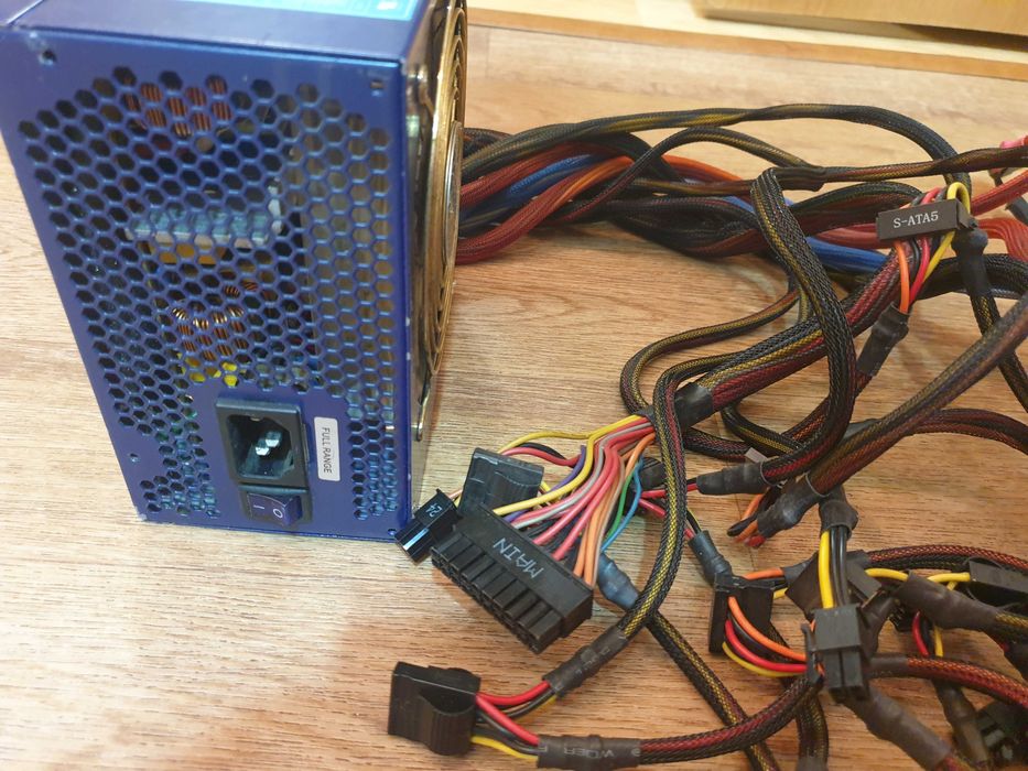Блок питания FSP 1010W 80PLUS