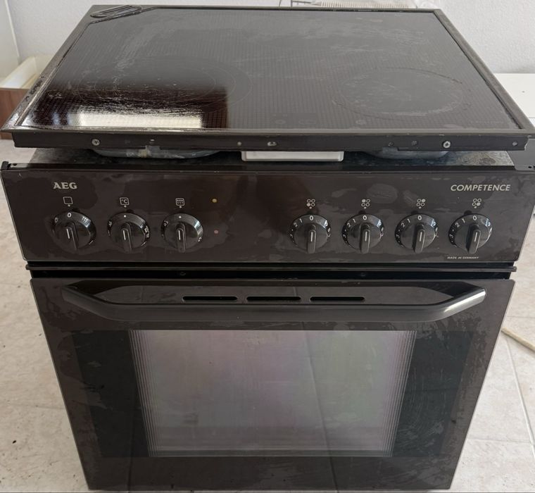 Печка за вграждане с керамични котлони AEG Competence