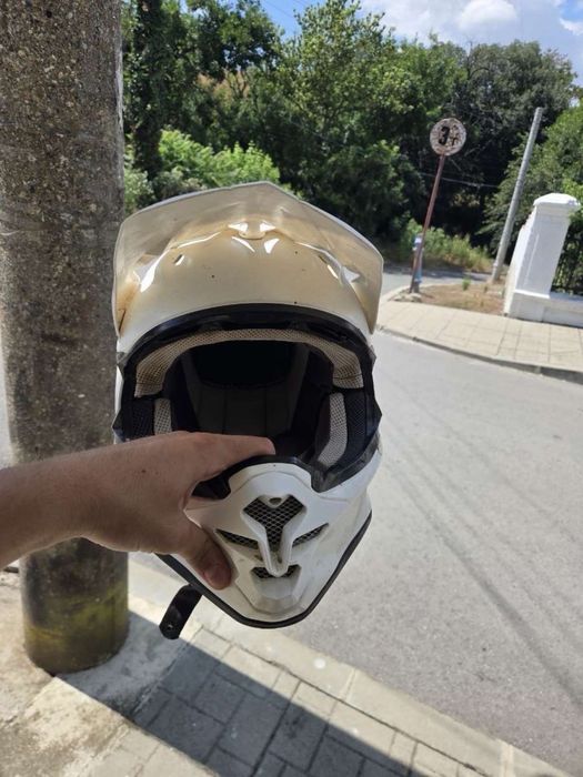 Кросова каска SHOEI