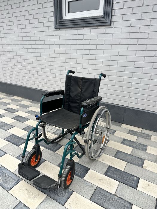 Продам инвалидную коляску.