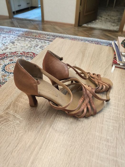 Продам босоножки танцевальные