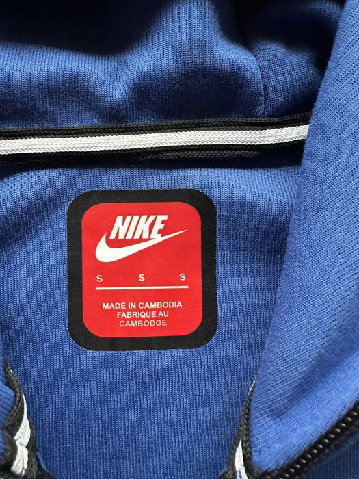 Мъжки,памучен екип Nike в тъмно синьо с активен заден джоб на долнищет