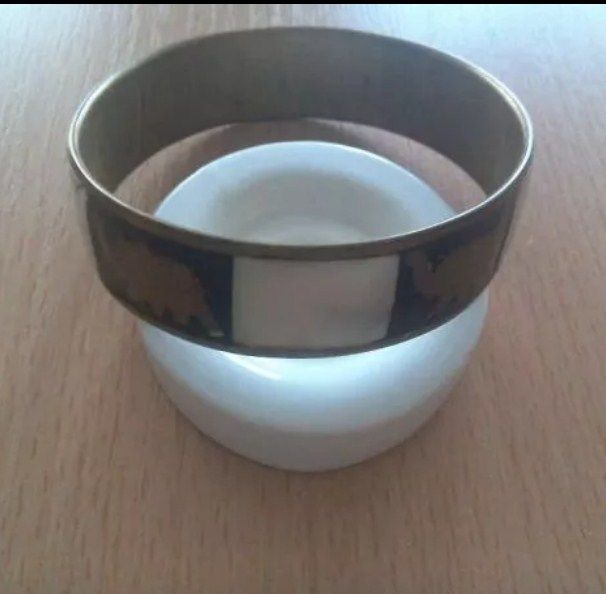 Brățară veche, piesă deosebită, din alamă, sidef alb și email