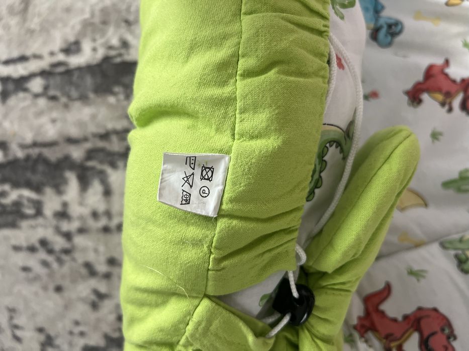 Гнездо за бебе лукс - динозаври със зелено