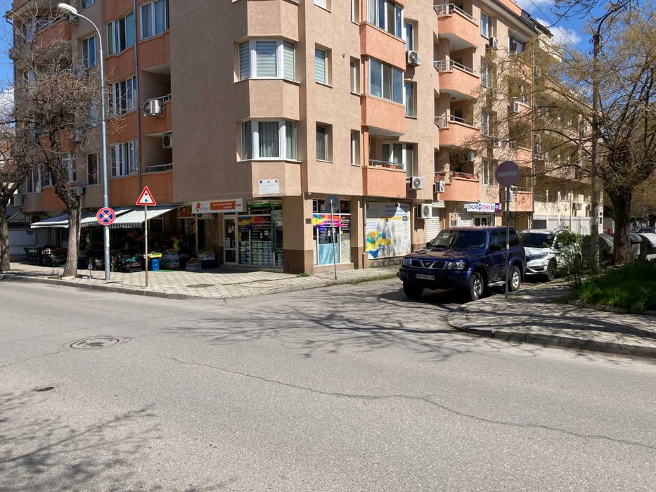 Дава се под наем Магазин в Пловдив, Кючук Париж - 110 кв.м за 561 € - Снимка #1