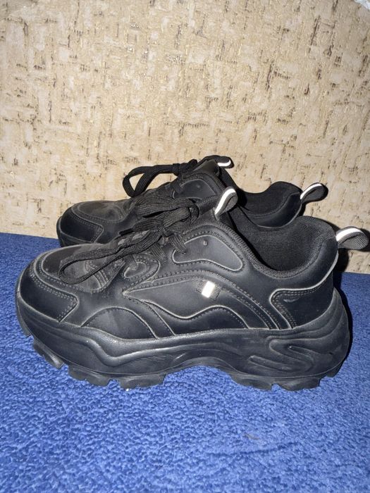 Кроссовки женские