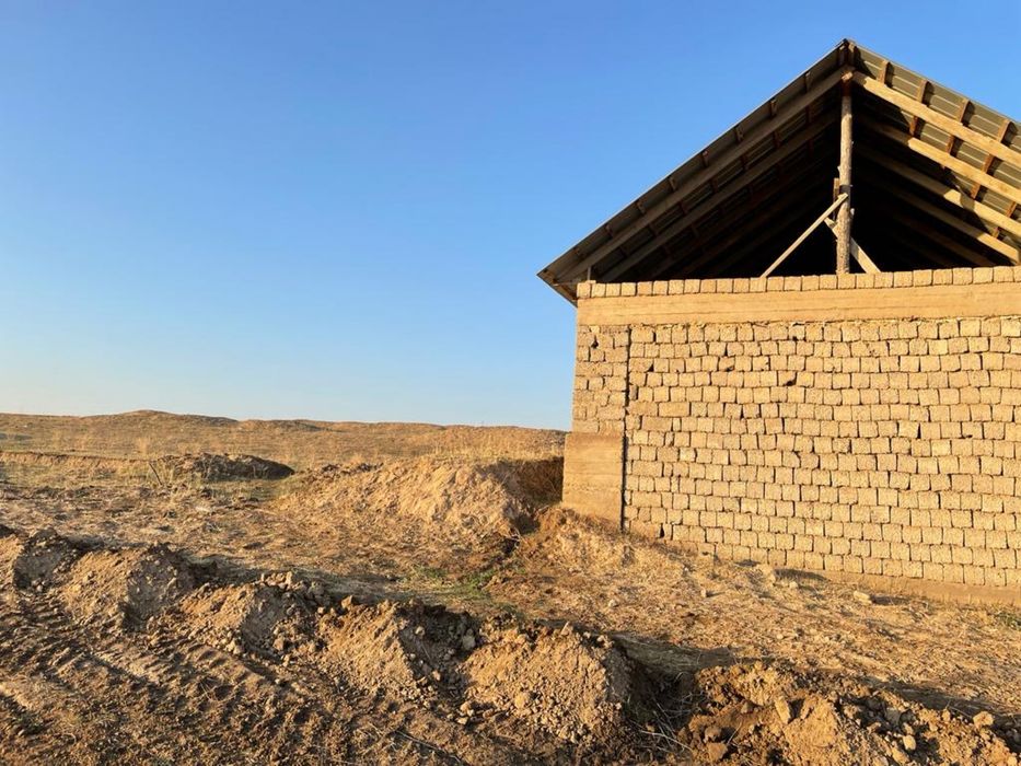 Участок с времянкой район Туран